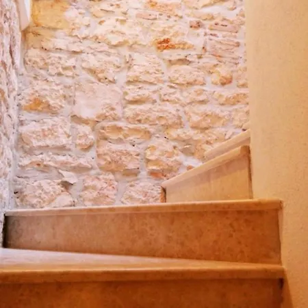 Beatrice. 10mt To The :)